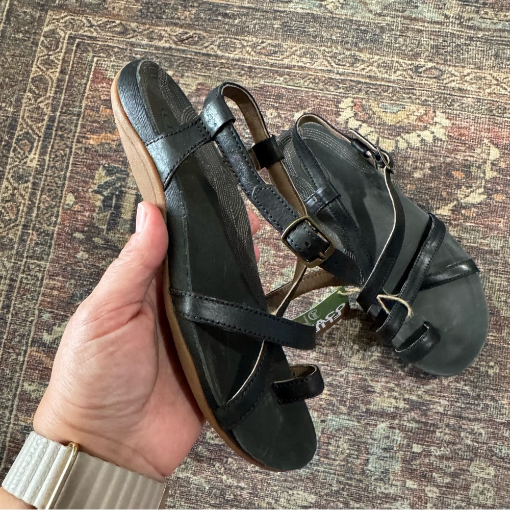 Chaco Dorra Leather Sandals Black 5 NWT - Picture 2 of 4
